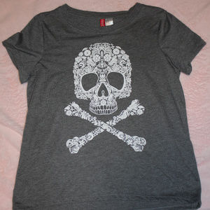 H & M Skull Tee in Women